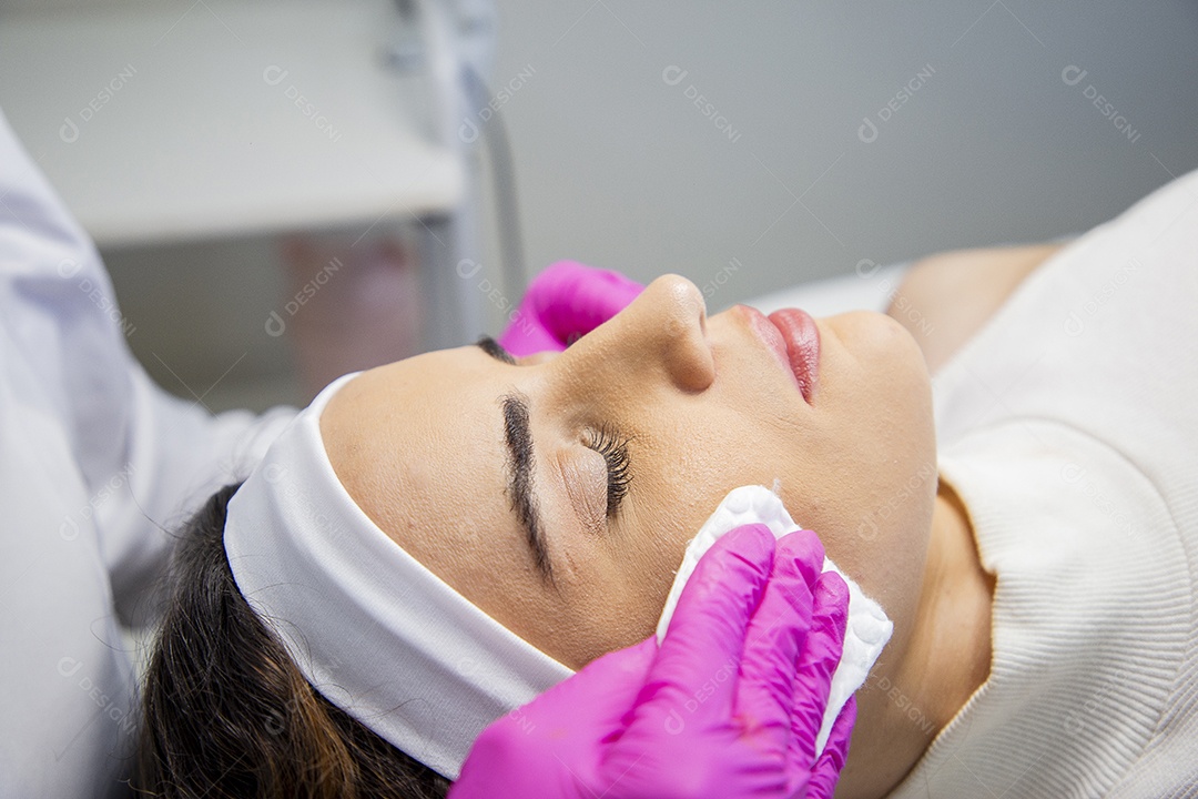 Mulher profissional de estética