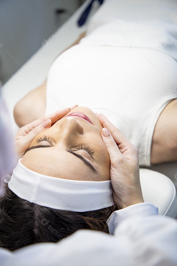 Mulher profissional de estética