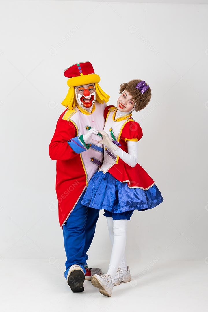 Casal de palhaços em fundo branco