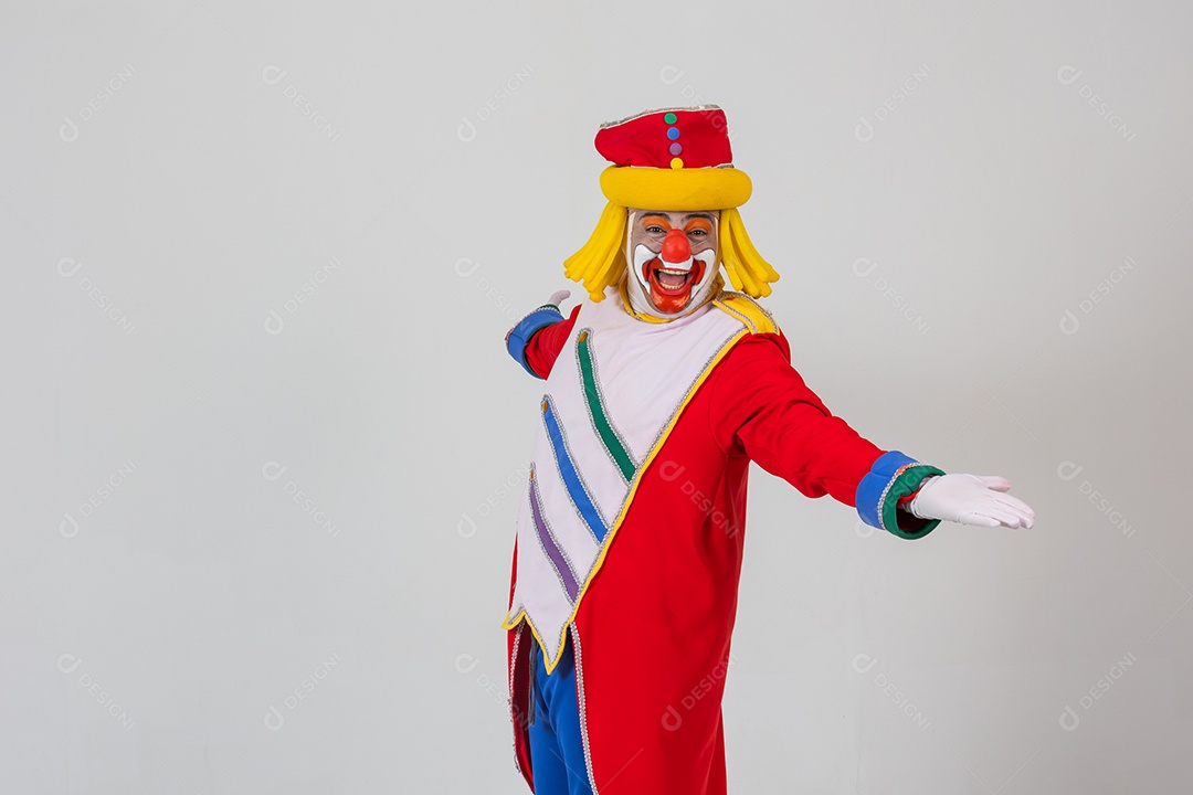 Palhaço sorridente em fundo branco