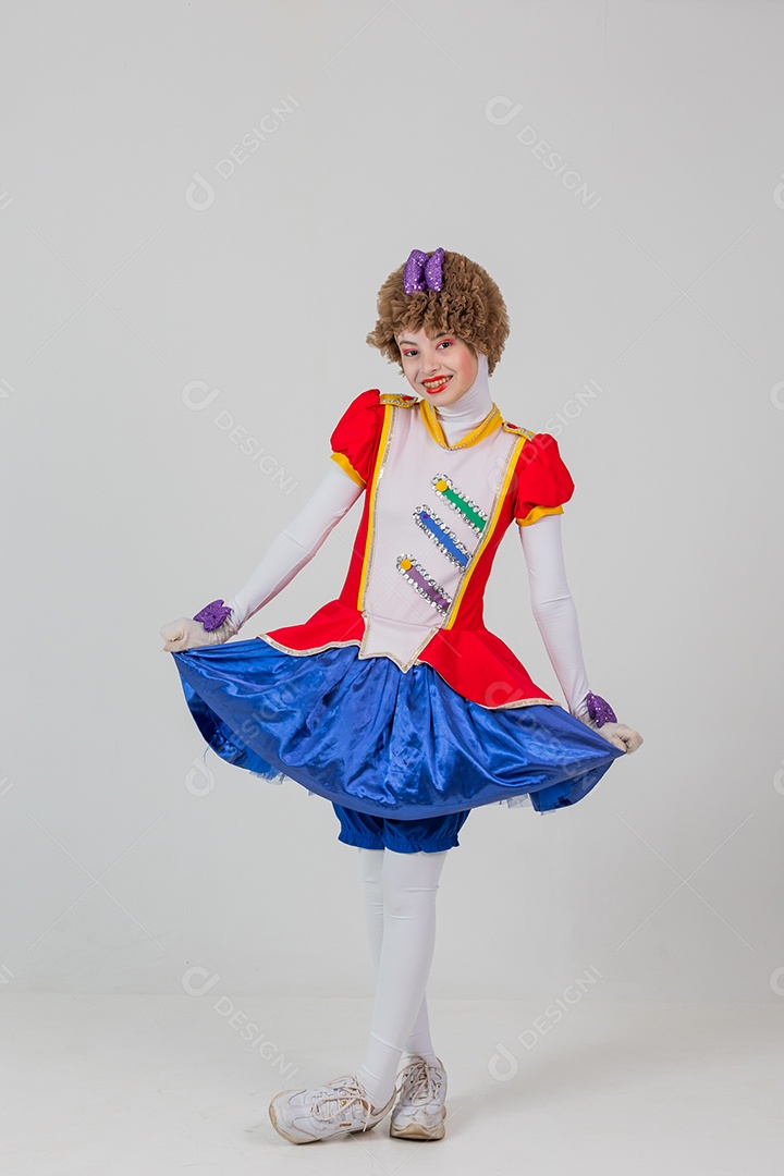 Palhaçinha sorridente em fundo branco