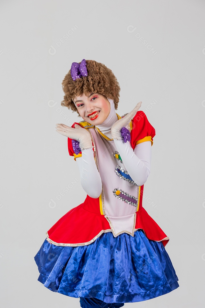 Palhaçinha sorridente em fundo branco