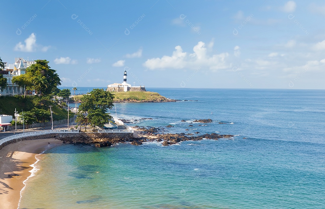 Vista aérea de drone da praia da barra em Salvador Bahia