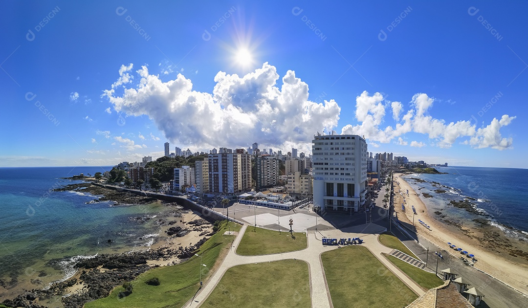 Vista aérea panorâmica do bairro Barra na cidade de Salvador