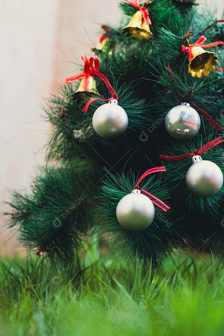 Árvore de Natal no Jardim com Texto Espacial