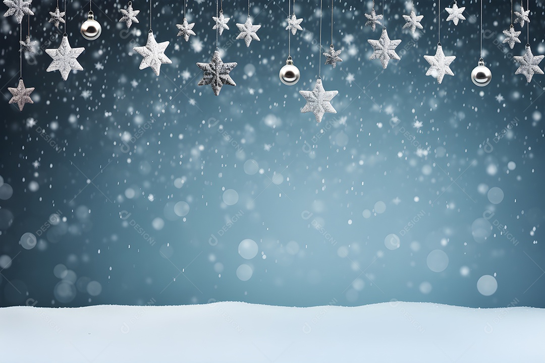 Fundo de Natal com bolas prateadas e flocos de neve sobre fundo vermelho