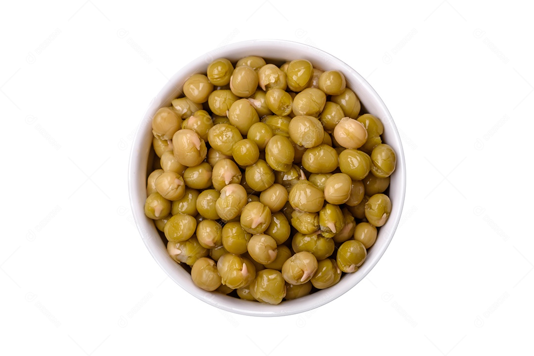 Comida deliciosa sobre prato fundo isolado branco