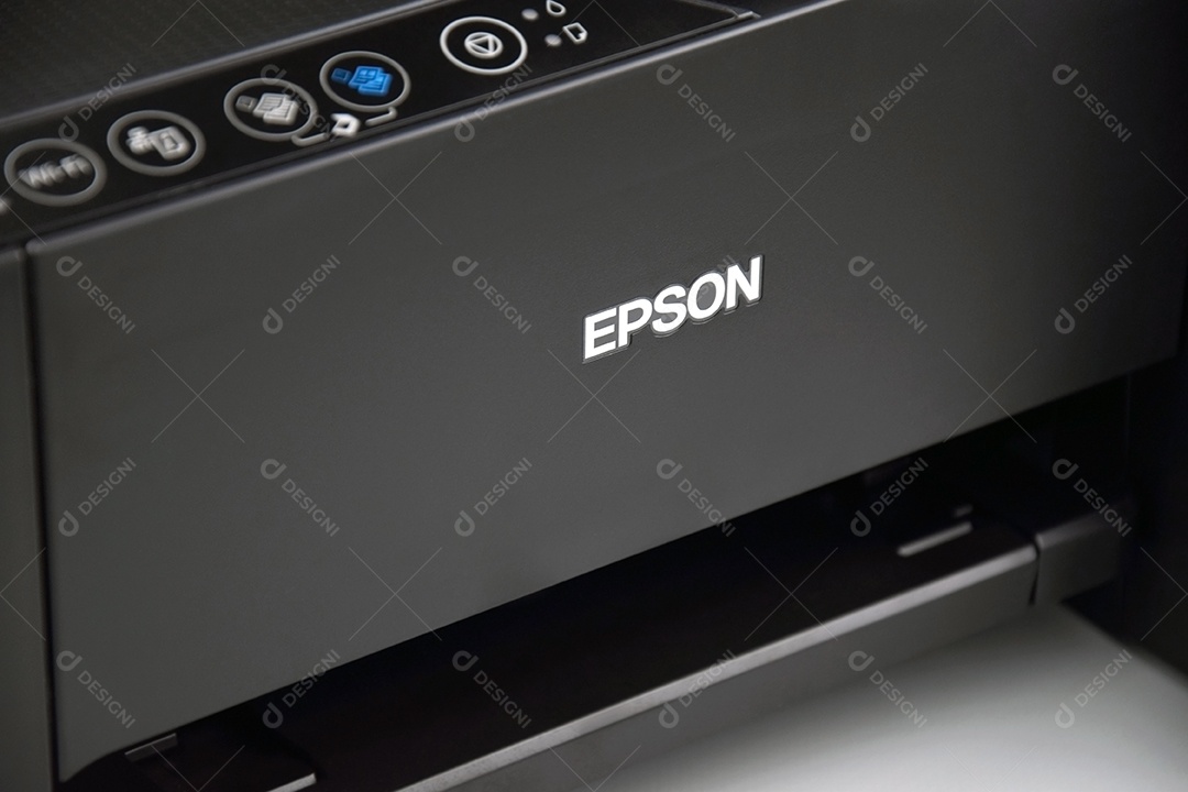 Impressora da série Epson L3150 sobre fundo claro