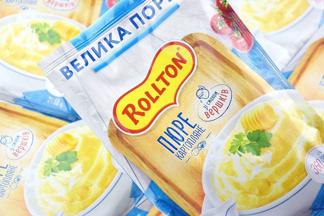 Pacotes de purê de batata instantâneo Rollton como pano de fundo