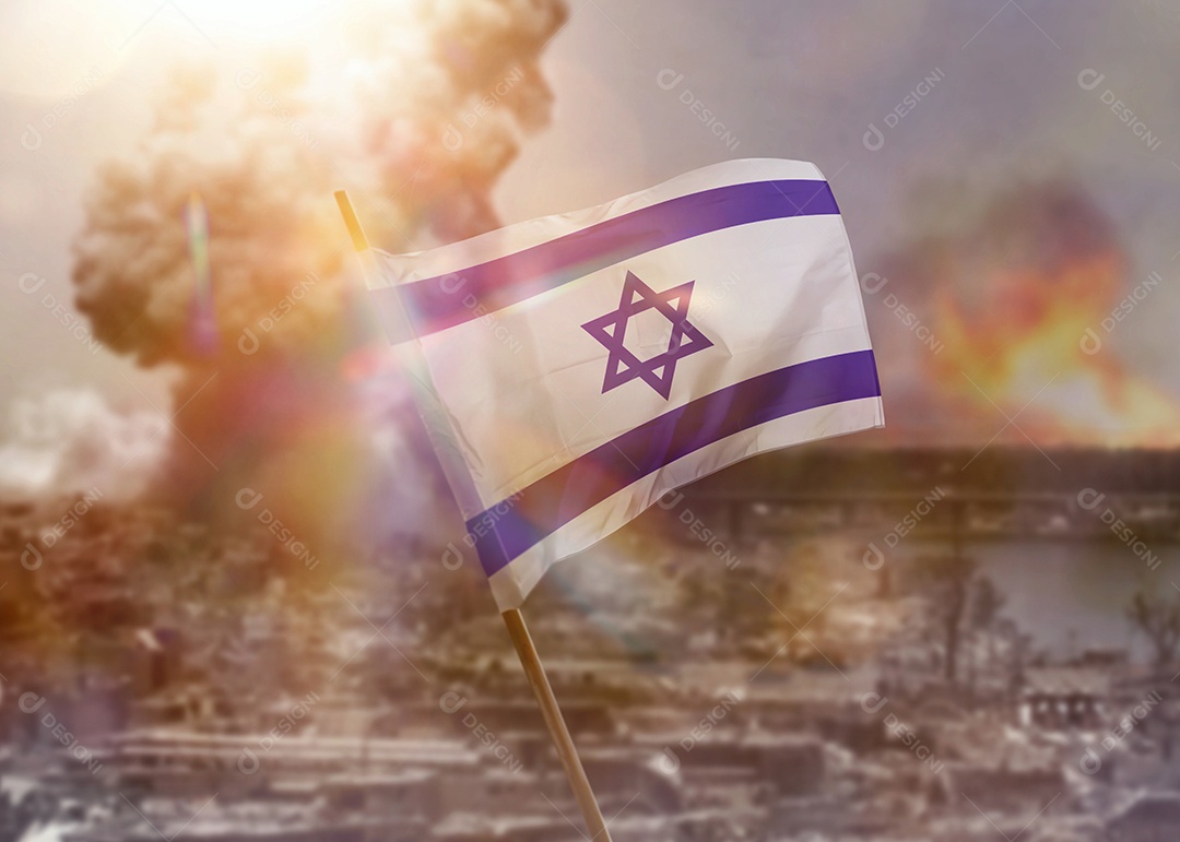 Bandeira de Israel com antecedentes de guerra, bandeira israelense em guerra e conceito de conflitos armados.