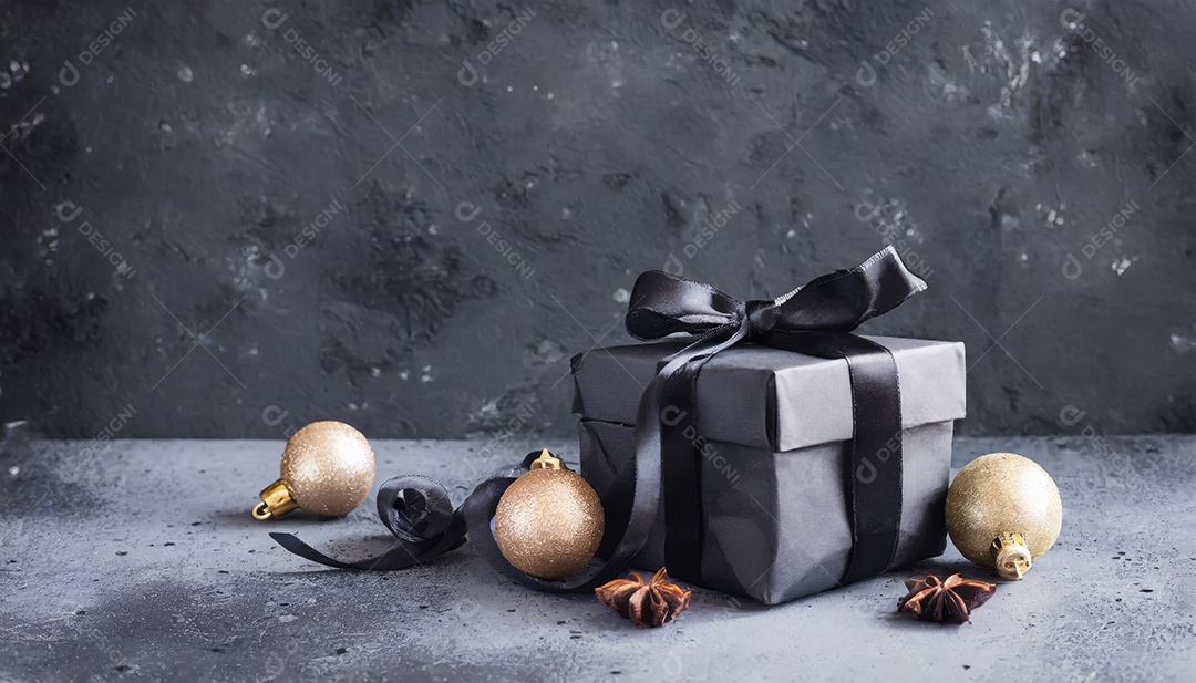 Conceito de Black Friday Caixas de presente pretas em fundo escuro