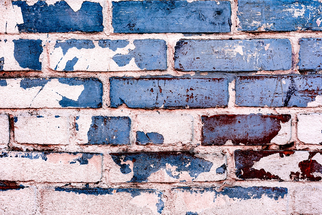 Textura, tijolo, parede, pode ser usado como fundo. Textura de tijolo com arranhões e rachaduras