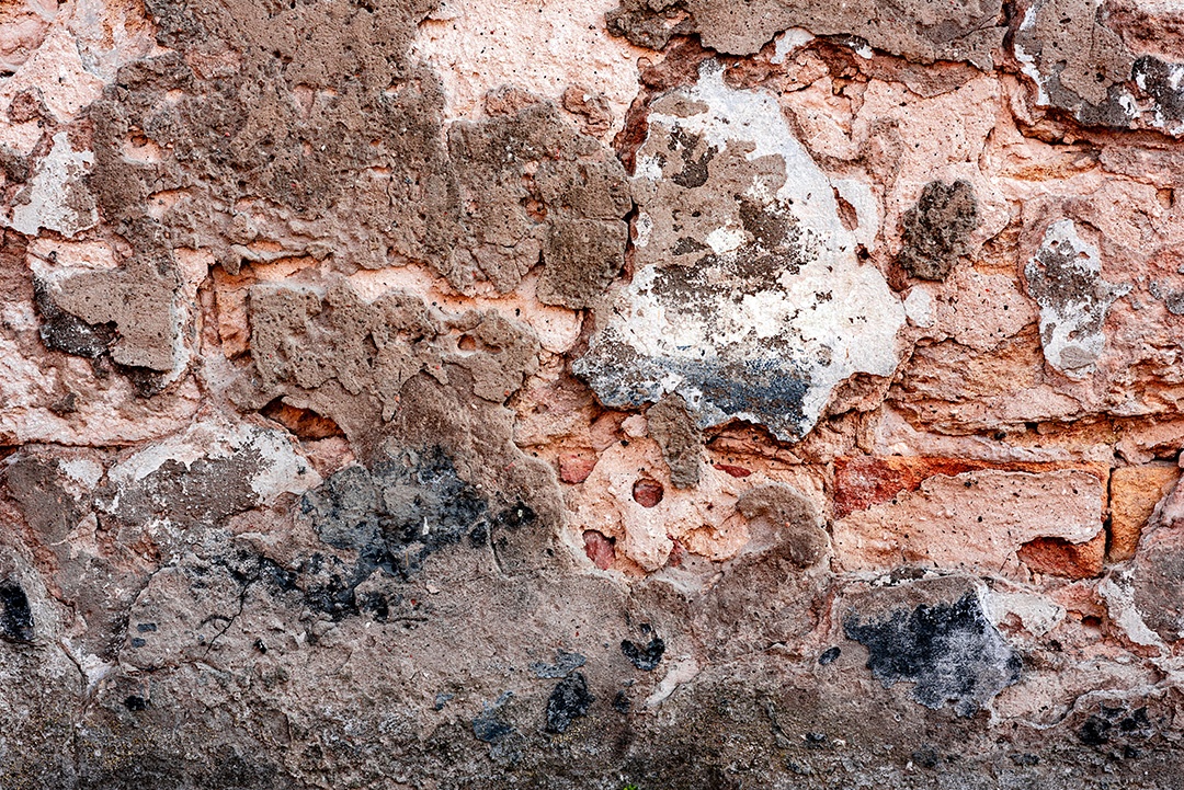 Textura, parede, concreto, pode ser usado como fundo. Fragmento de parede com arranhões e rachaduras