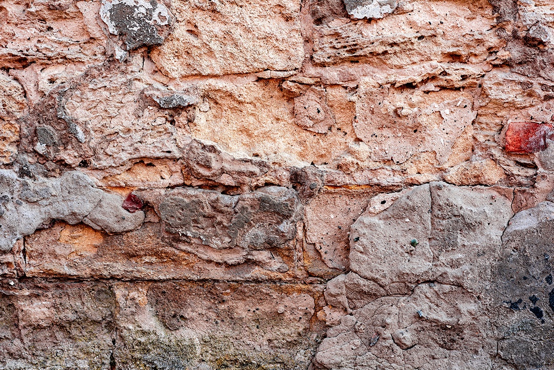 Textura, parede, concreto, pode ser usado como fundo. Fragmento de parede com arranhões e rachaduras