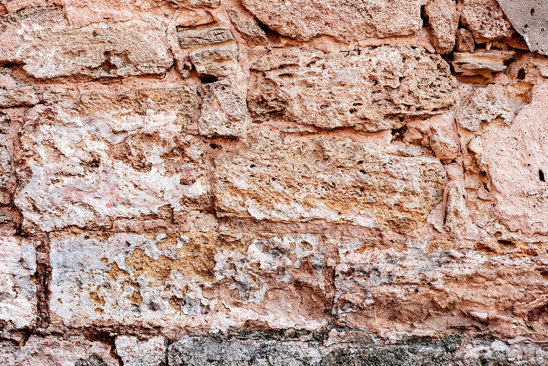 Textura, parede, concreto, pode ser usado como fundo. Fragmento de parede com arranhões e rachaduras