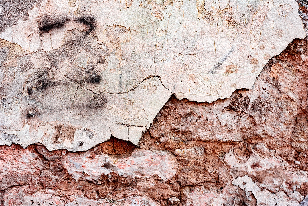 Textura, parede, concreto, pode ser usado como fundo. Fragmento de parede com arranhões e rachaduras