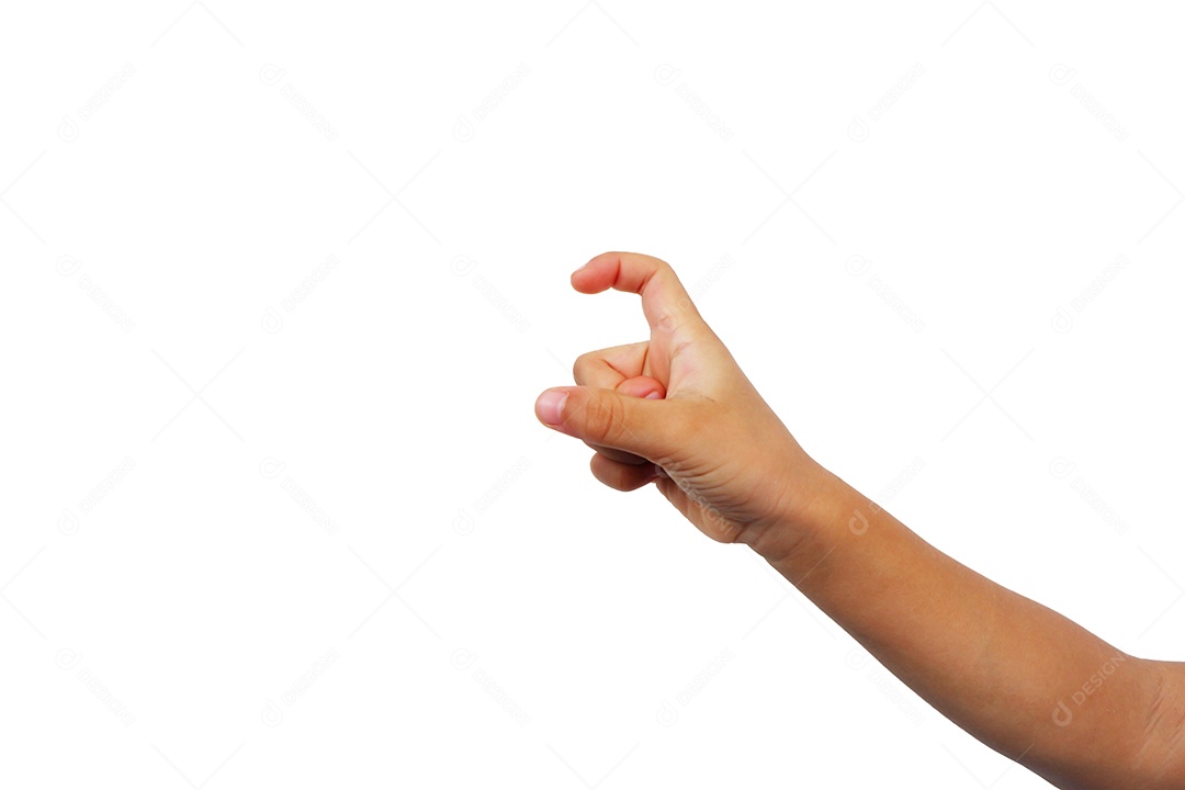As mãos do menino estão fazendo gestos em um fundo branco