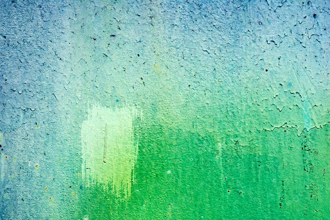 Textura de uma parede metálica com rachaduras e arranhões que podem ser usadas como fundo