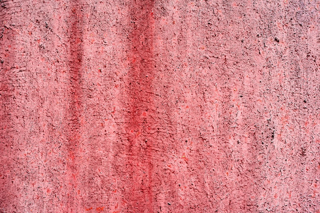 Textura de uma parede metálica com rachaduras e arranhões que podem ser usadas como fundo