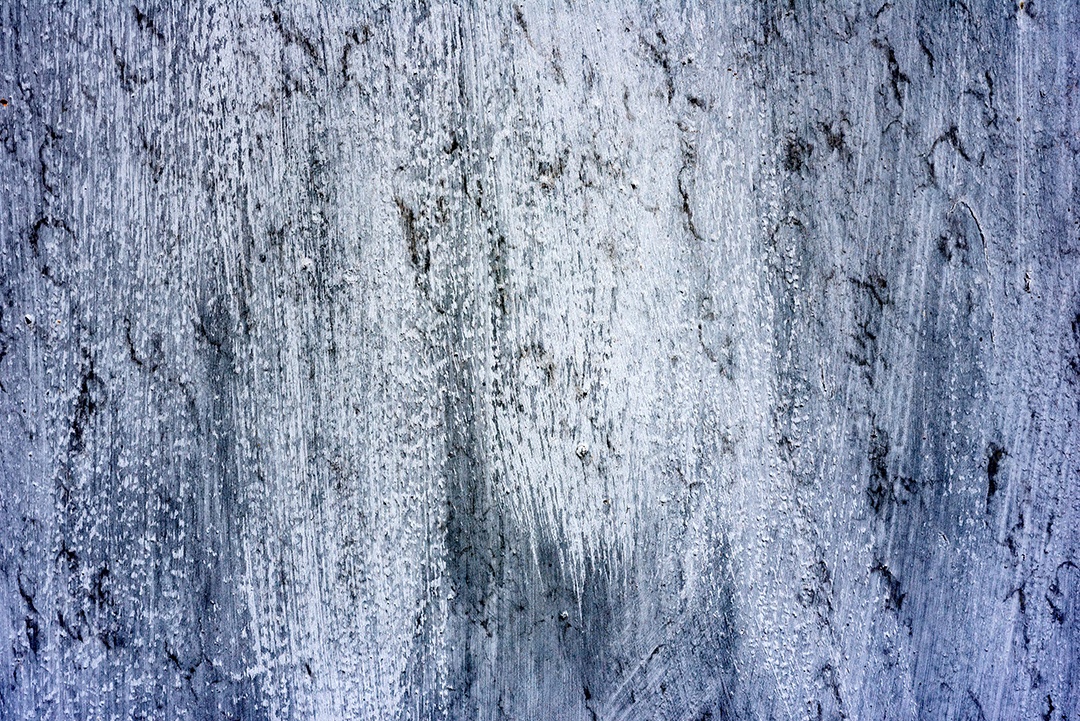 Textura de uma parede metálica com rachaduras e arranhões que podem ser usadas como fundo