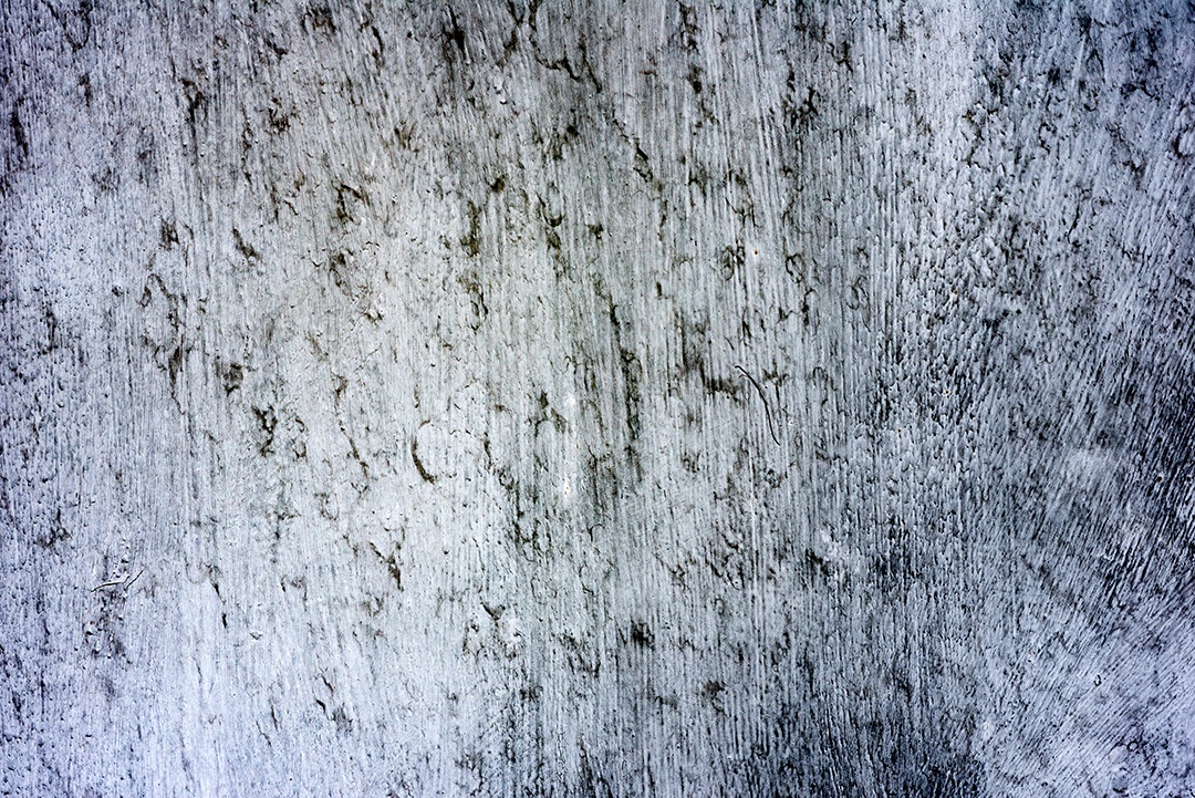 Textura de uma parede metálica com rachaduras e arranhões que podem ser usadas como fundo