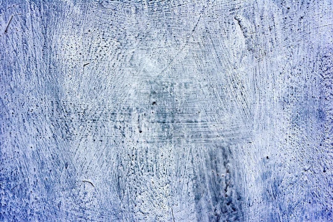 Textura de uma parede metálica com rachaduras e arranhões que podem ser usadas como fundo