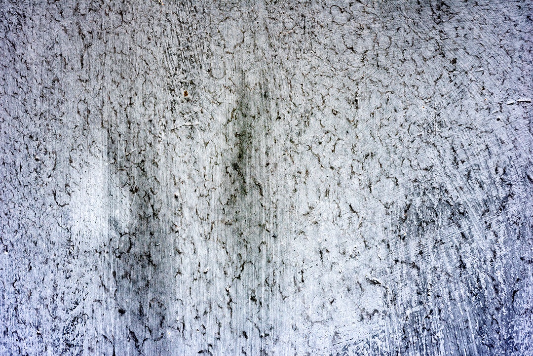 Textura, parede, concreto, pode ser usado como fundo. Fragmento de parede com arranhões e rachaduras