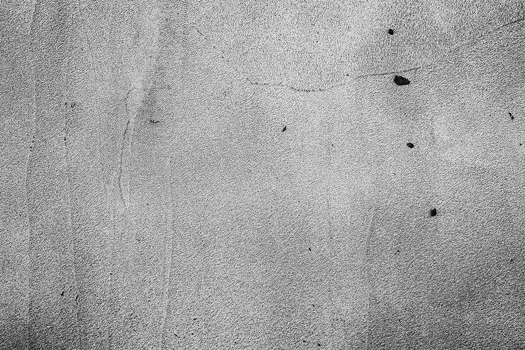 Textura, parede, concreto, pode ser usado como fundo. Fragmento de parede com arranhões e rachaduras