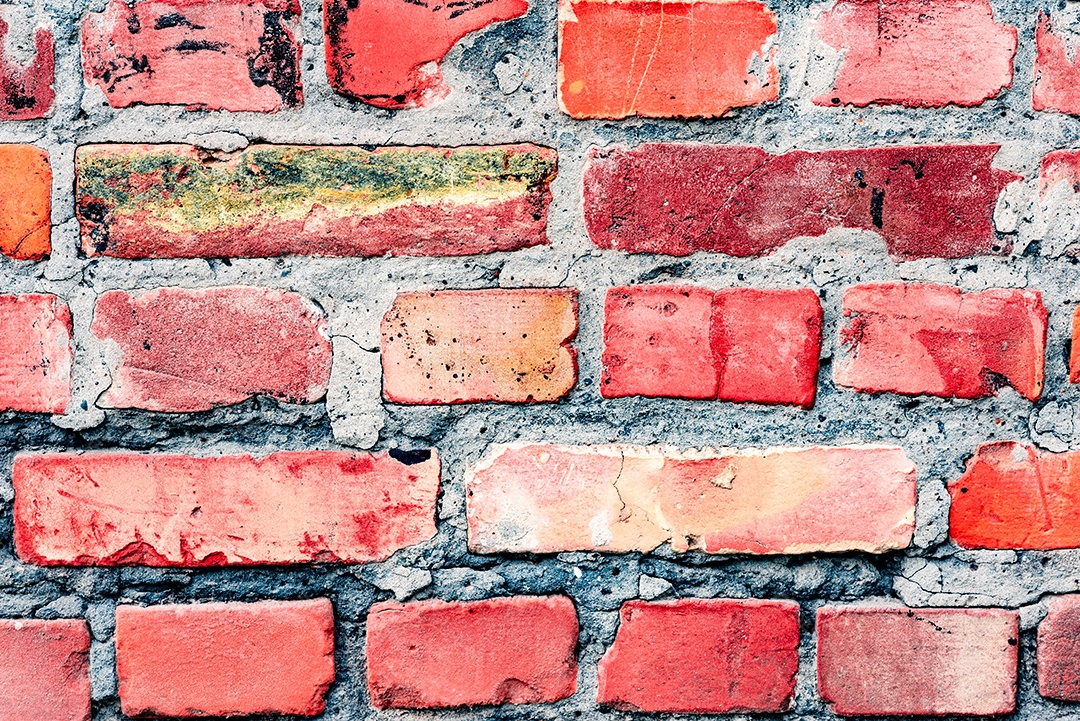 Textura, tijolo, parede, pode ser usado como fundo. Textura de tijolo com arranhões e rachaduras