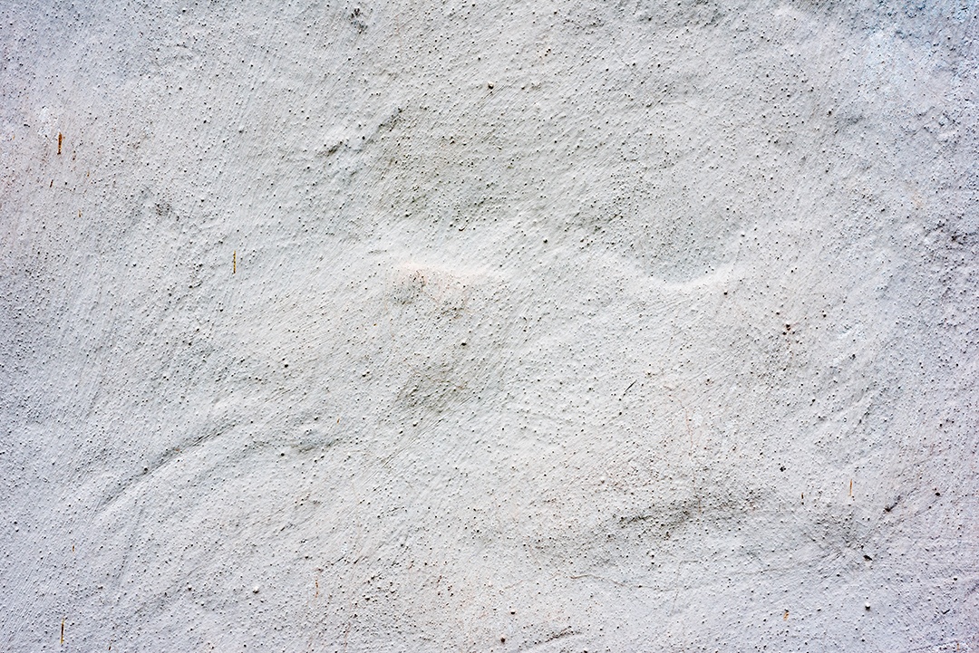 Textura de uma parede metálica com rachaduras e arranhões que podem ser usadas como fundo