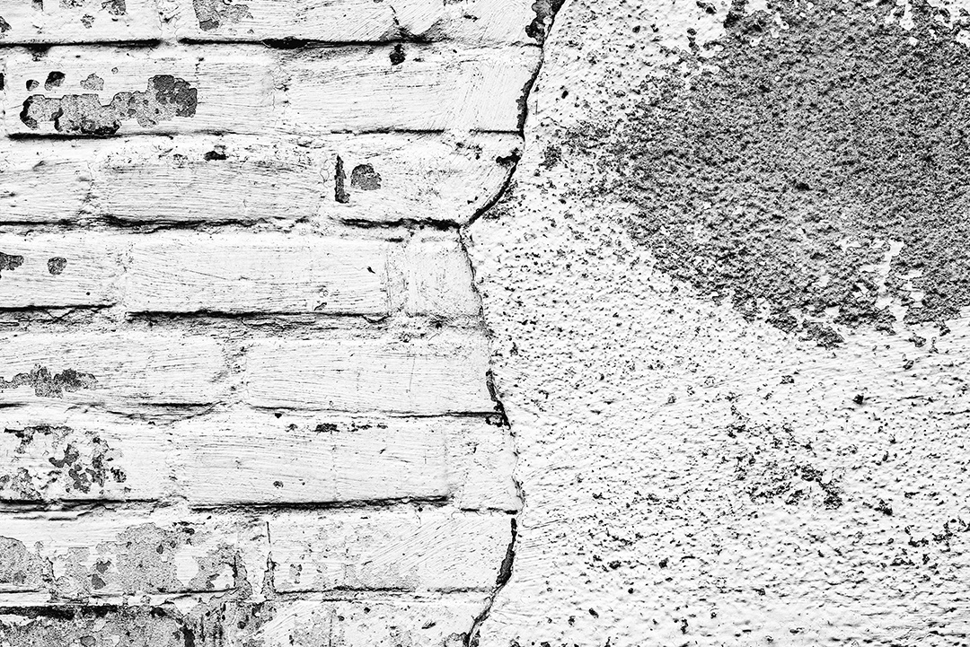 Textura, tijolo, parede, pode ser usado como fundo. Textura de tijolo com arranhões e rachaduras