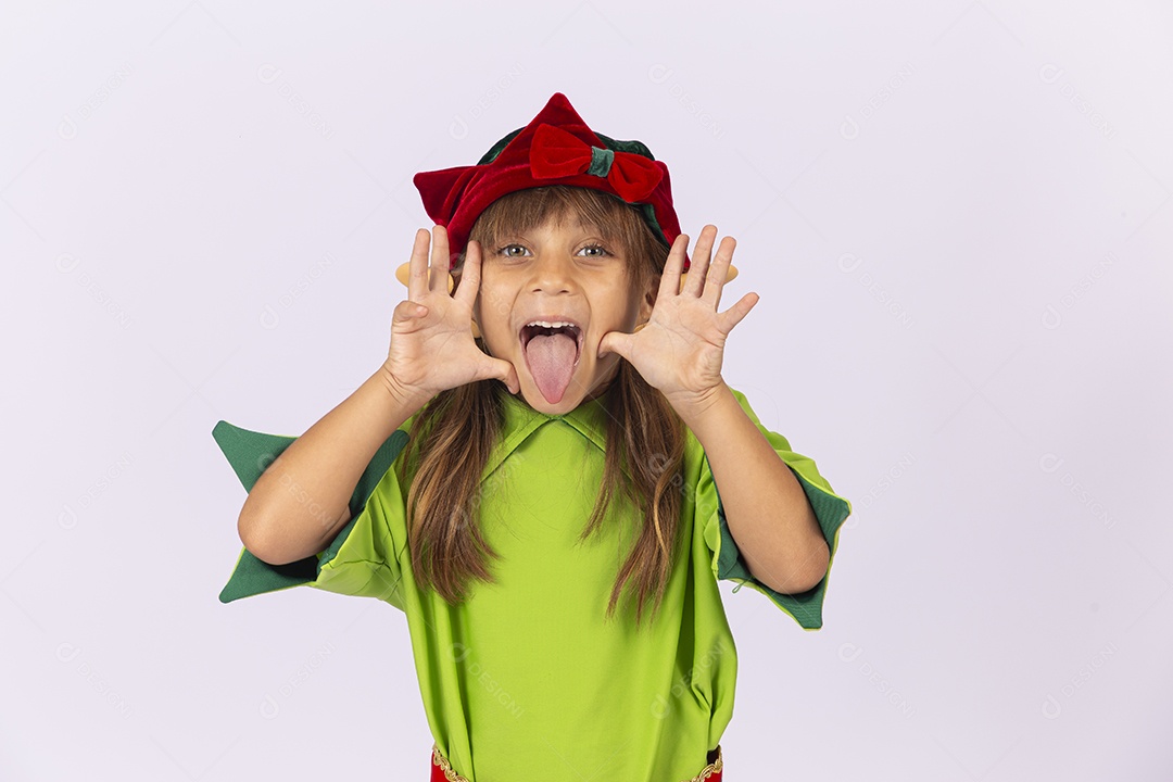 Linda garotinha com fantasia de duende