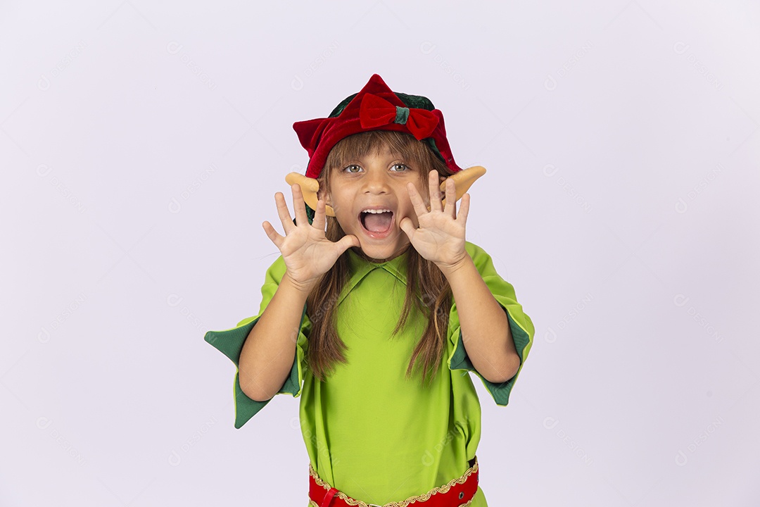 Linda garotinha com fantasia de duende