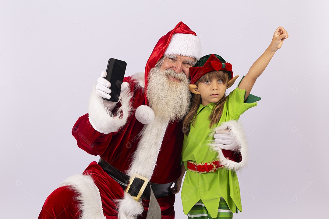 Papai Noel e menina com fantasia de duende