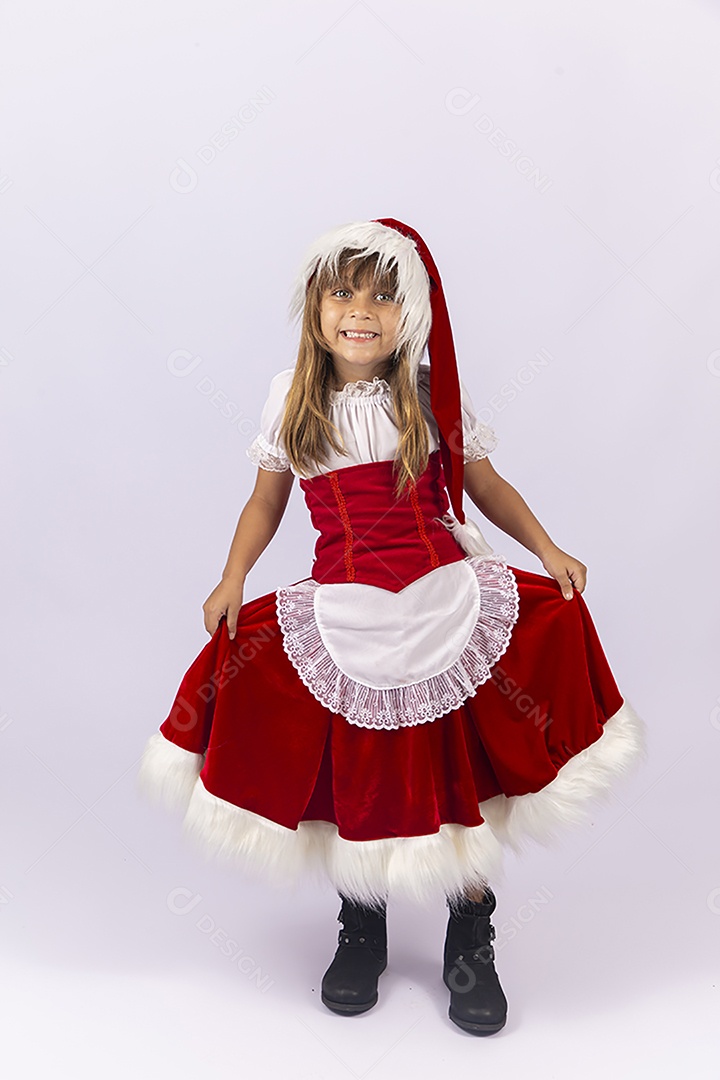 Linda garotinha de mamãe noel em fundo branco