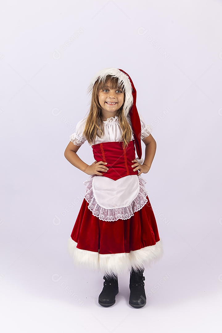 Linda garotinha de mamãe noel em fundo branco
