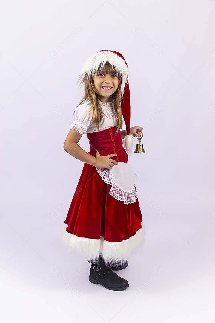 Linda garotinha de mamãe noel em fundo branco