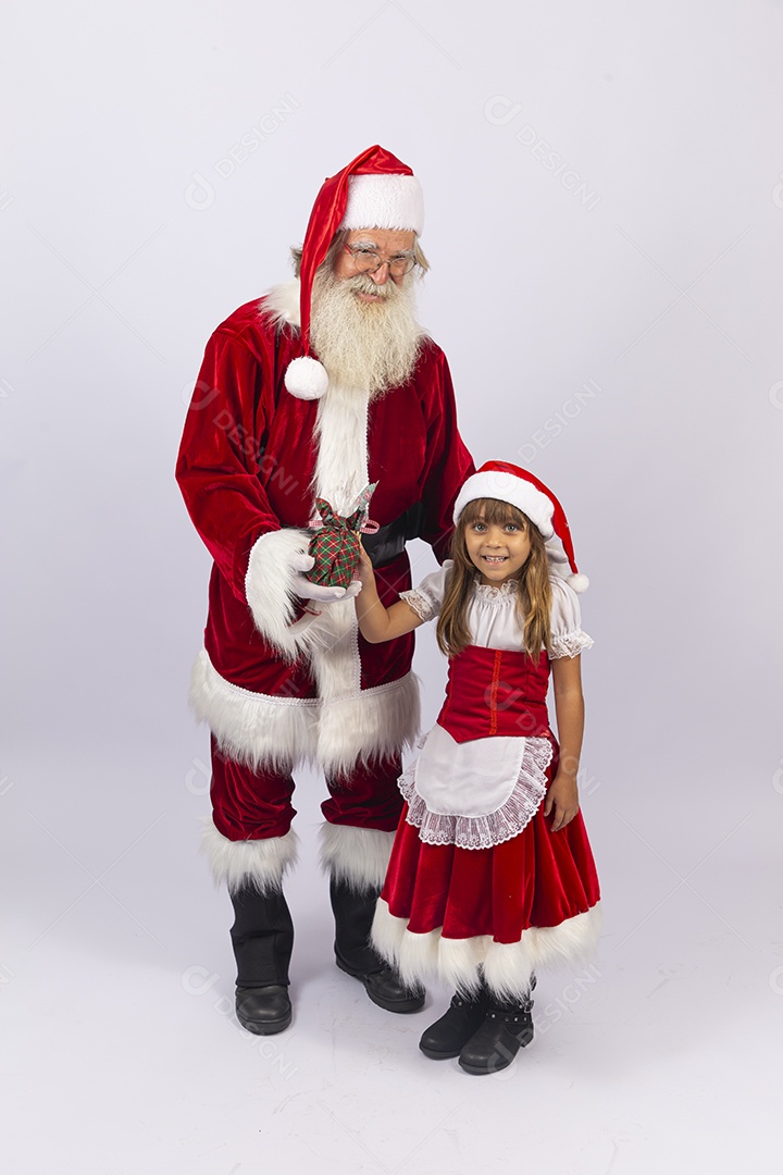 Papai Noel e menina sobre fundo branco