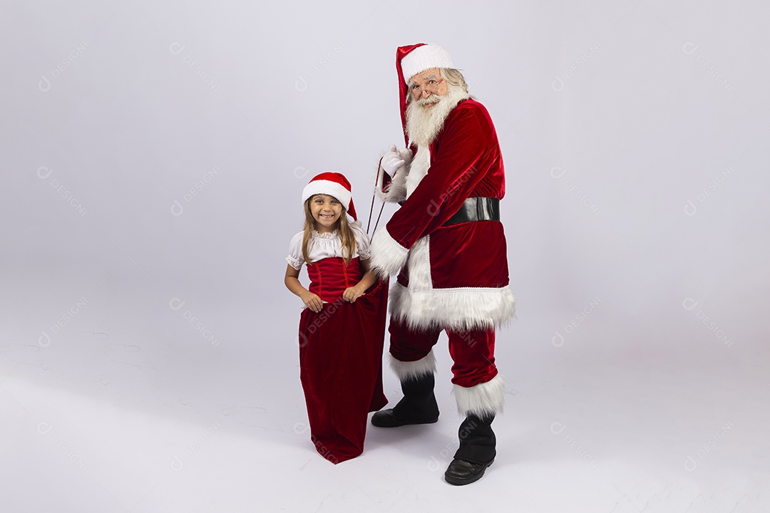 Papai Noel e menina sobre fundo branco