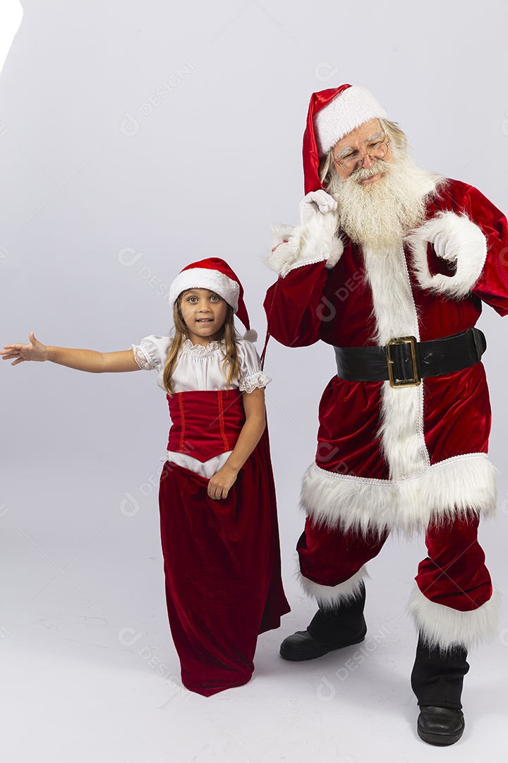 Papai noel e garotinha sobre fundo branco