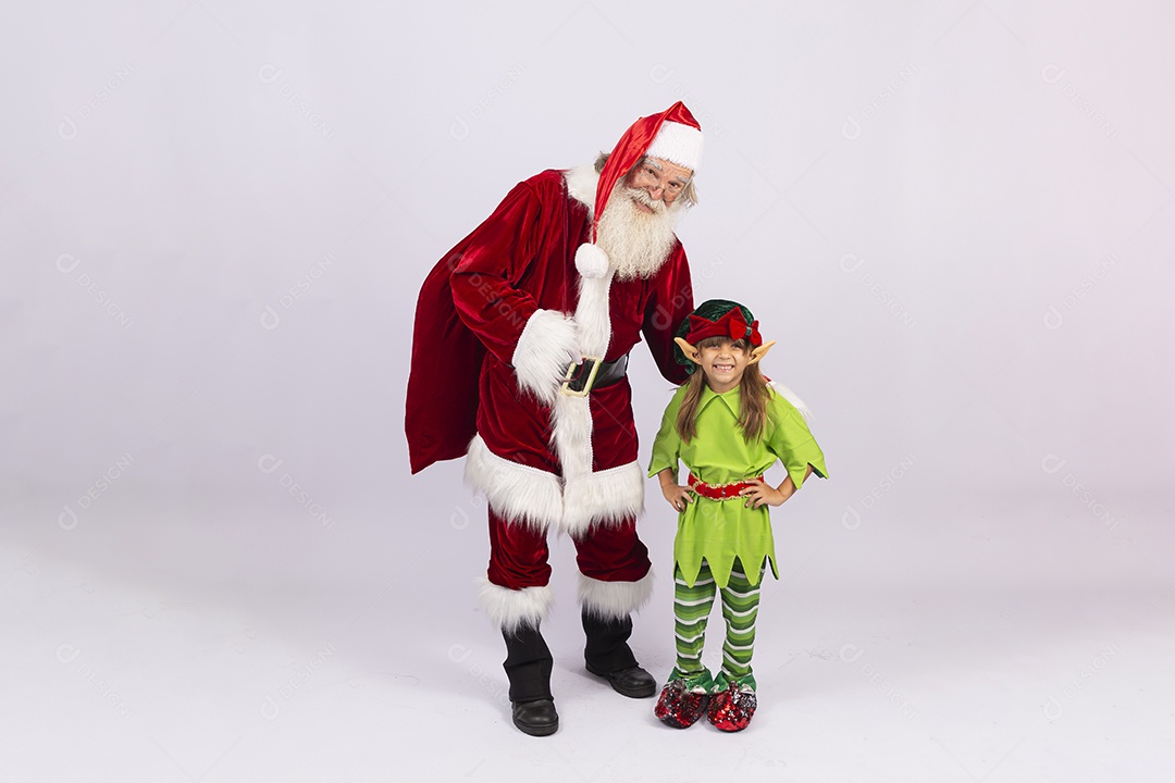 Papai Noel e duende sobre fundo branco