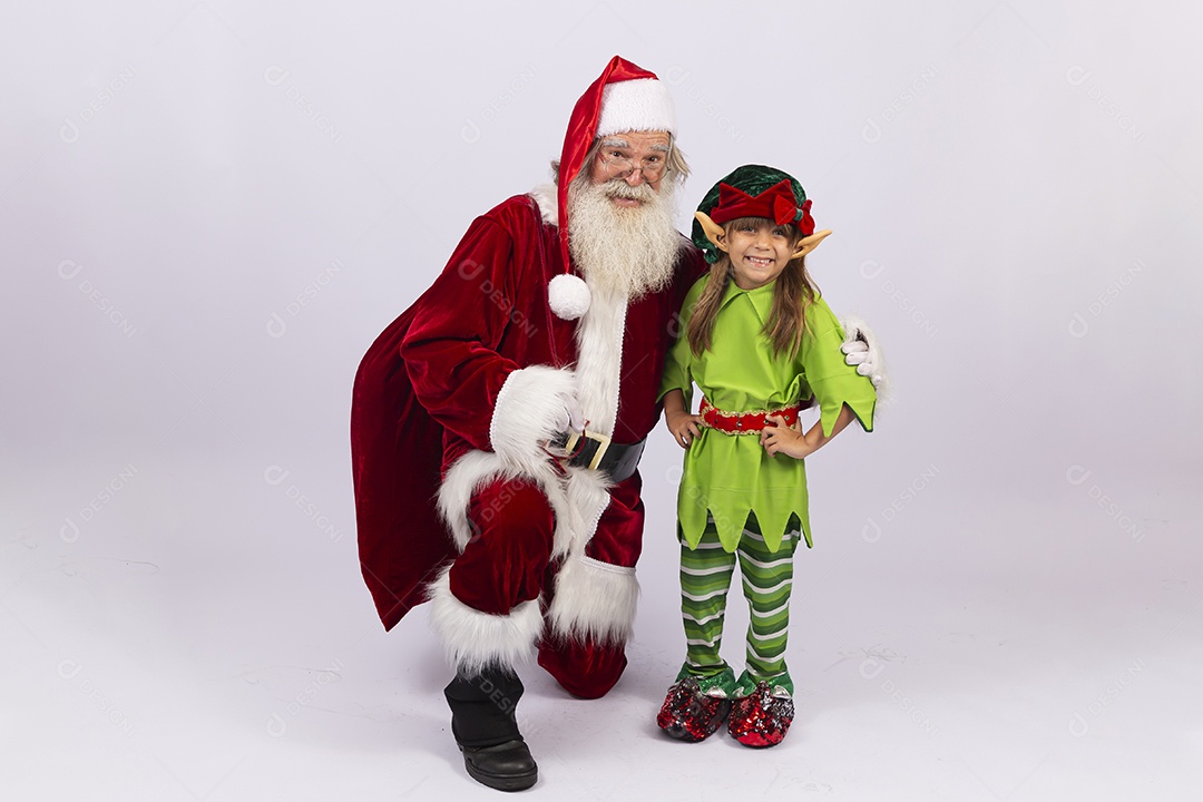 Papai Noel e duende sobre fundo branco