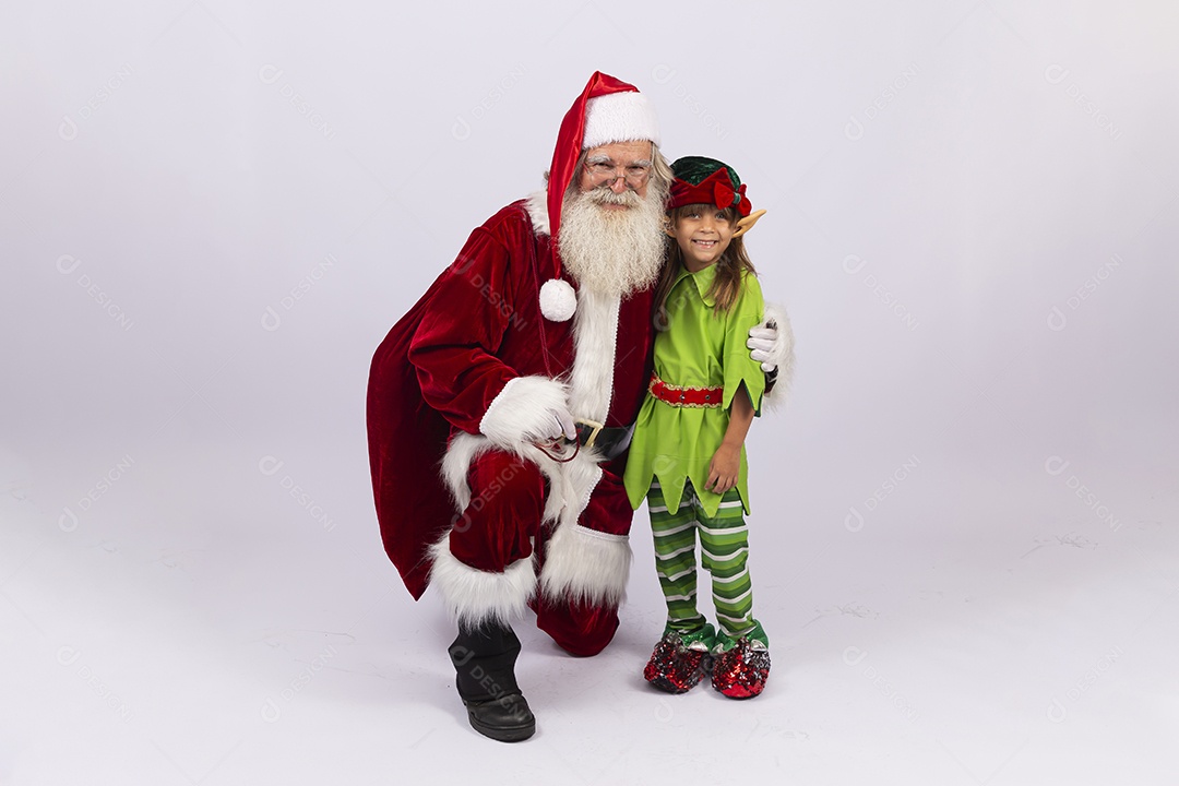 Papai Noel e duende sobre fundo branco