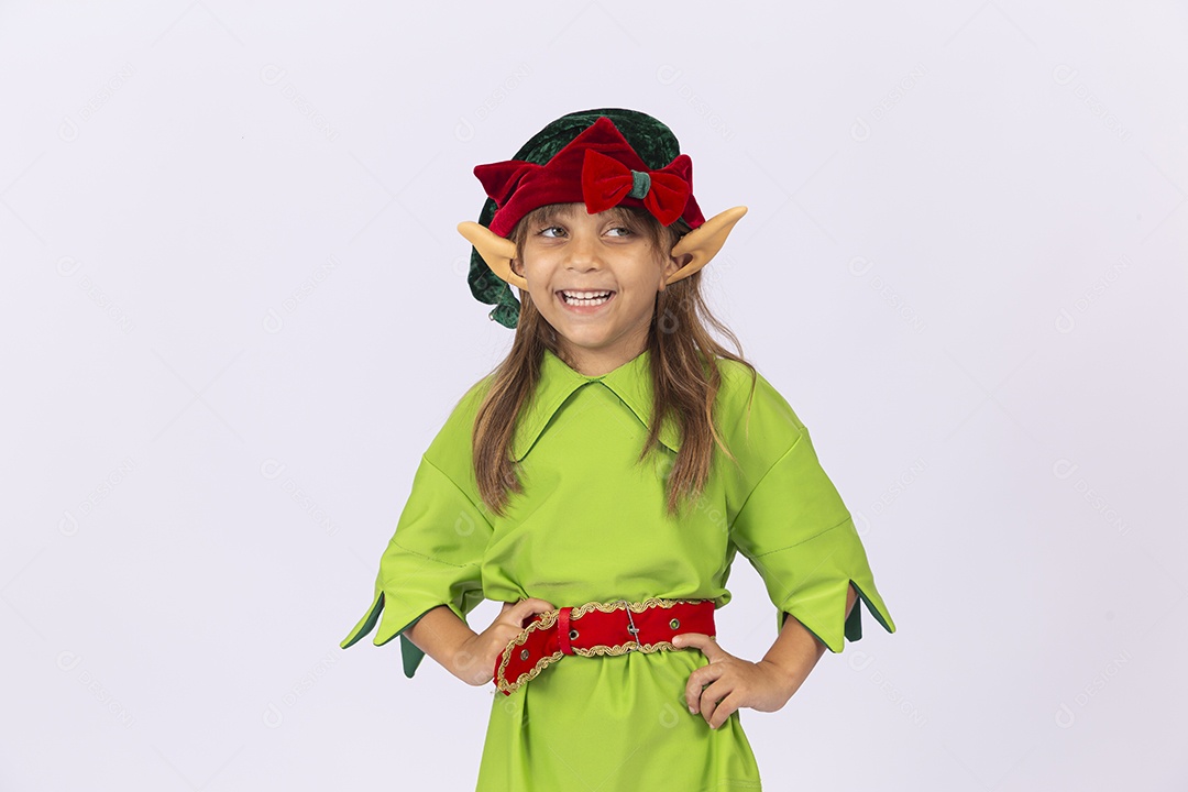 Linda menina fantasiada de duende de natal