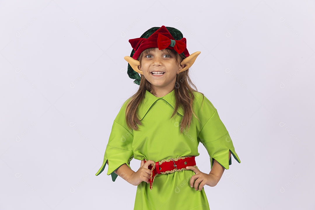 Linda menina fantasiada de duende de natal