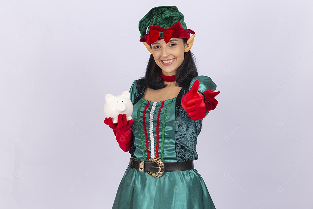 Linda jovem com fantasia de duende em fundo branco