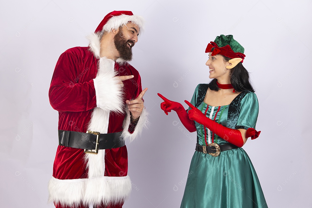 Papai Noel e duende sobre fundo branco
