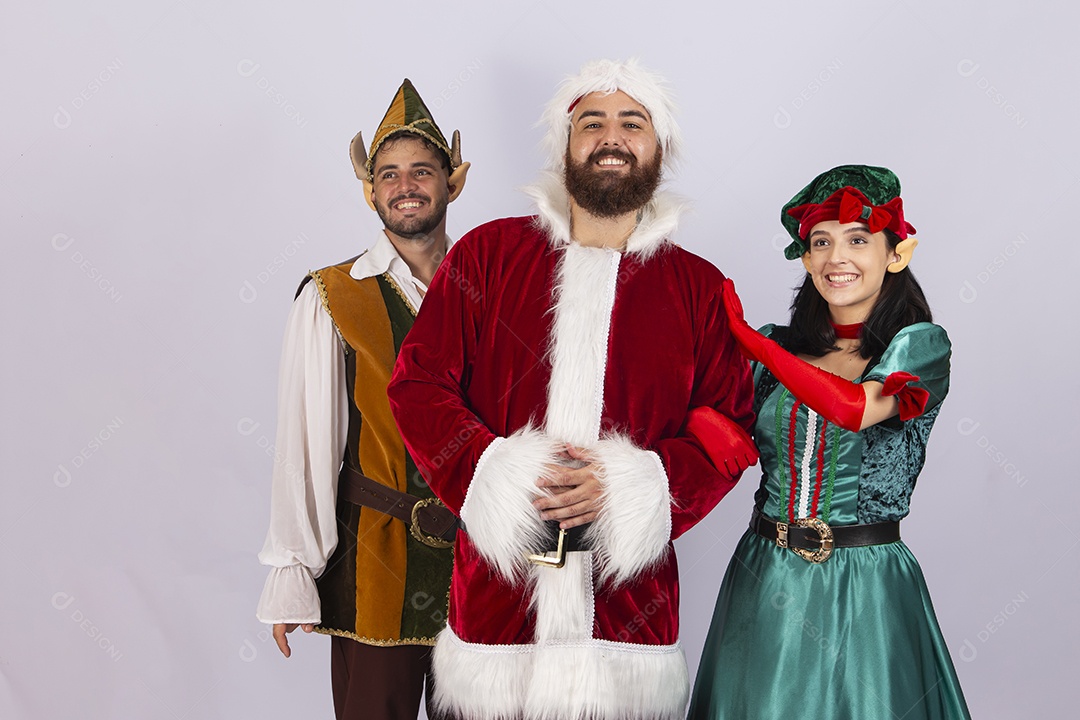 Papai Noel e duendes sobre fundo branco