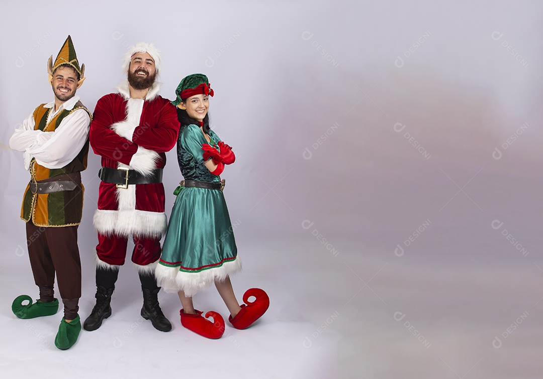 Papai Noel e duendes sobre fundo branco