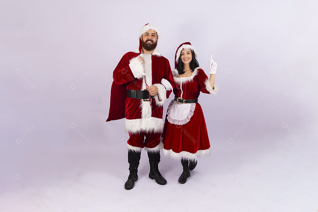 Papai Noel e jovem sobre fundo branco